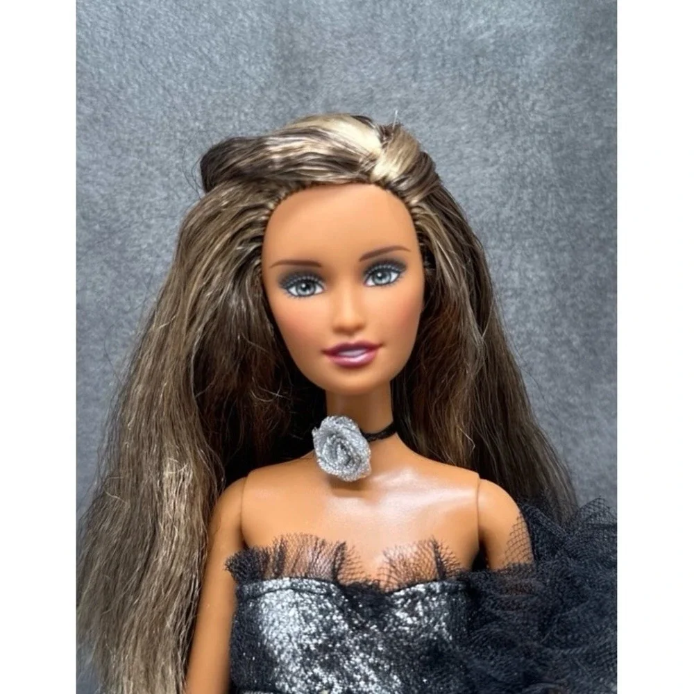 Fashion Fever Styles For 2 Brunette Barbie Doll